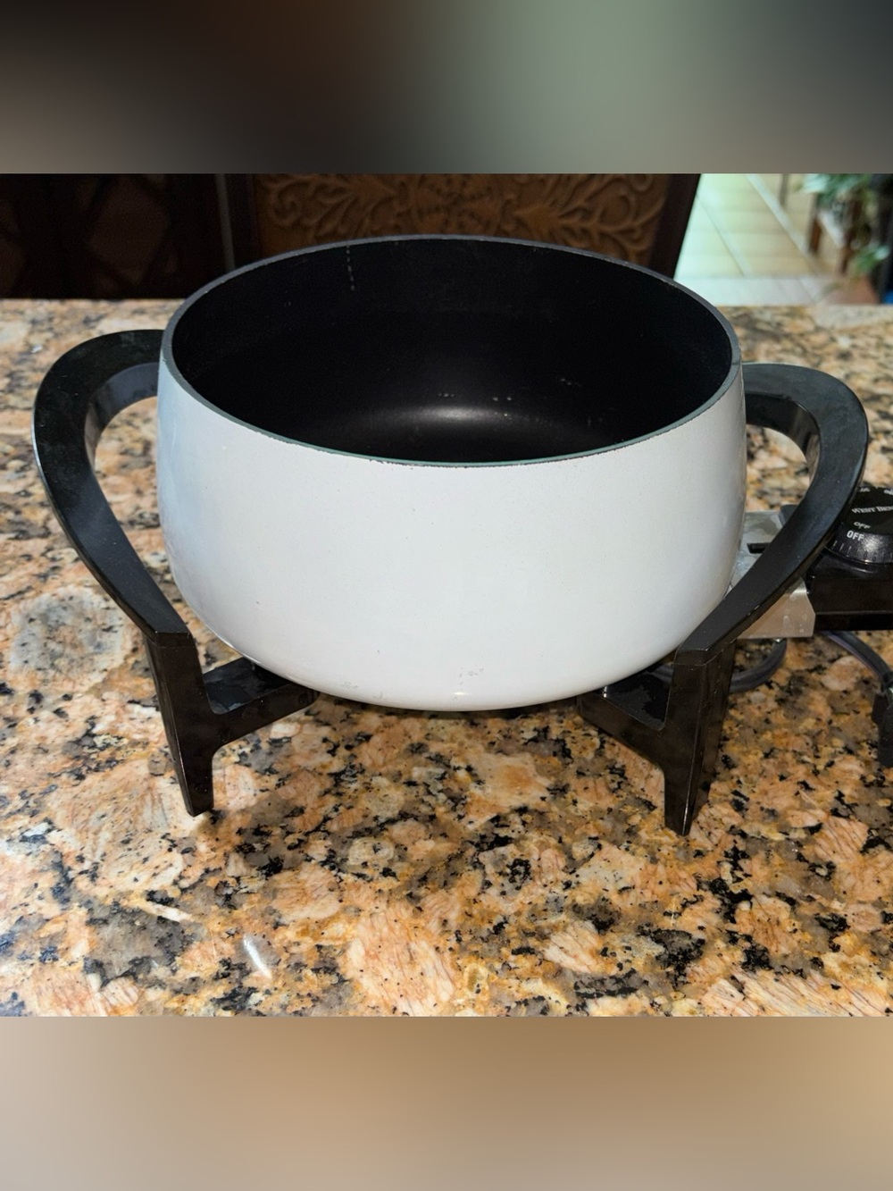 West Bend Fondue Pot w Teflon Lining for Easy Cleanup 2 Qt
